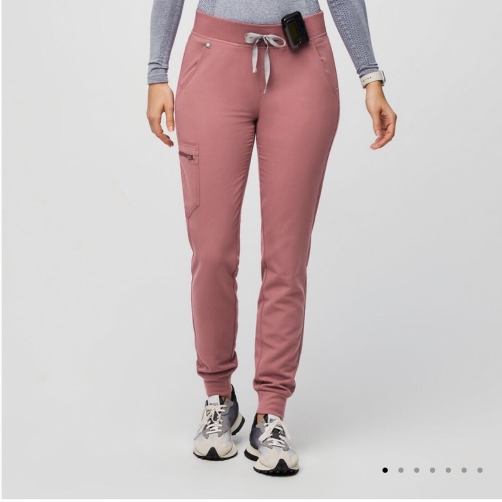 Figs women’s Zamora scrub joggers, size M TALL color mauve